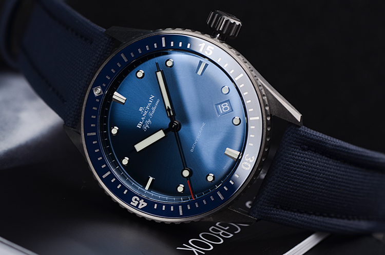 已售出【未使用品】宝珀五十噚灰陶瓷蓝面大三针日历男表5000-0240-O52A