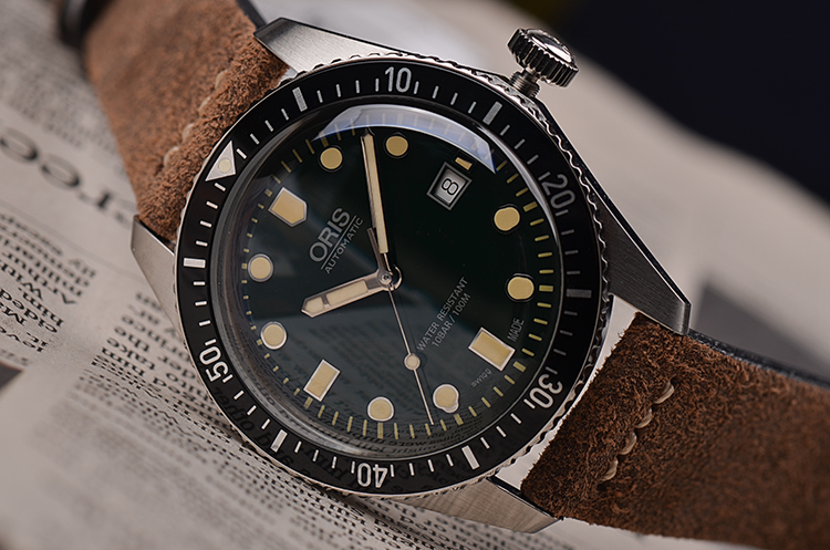 已售出【国行全新】豪利时潜水系列复古65绿面皮带男表01 733 7720 4057