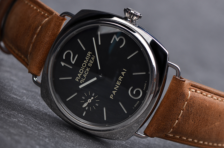 已售出【98新】沛纳海三明治黑盘小三针手上链皮带男表PAM00183在保