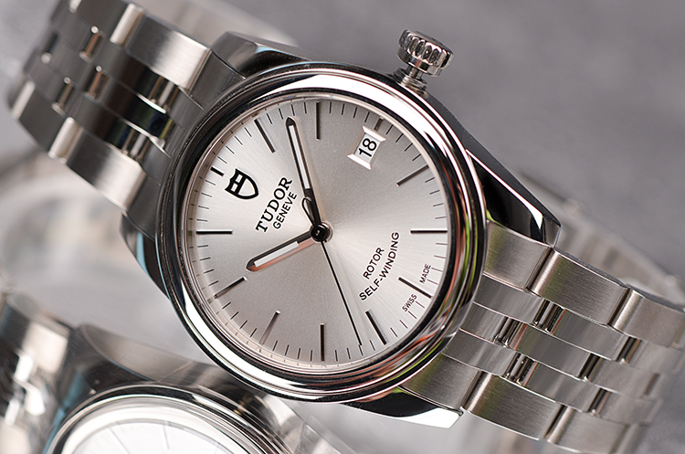 已售出【未使用品】帝舵骏珏系列银灰面大三针日历自动钢带男表55000