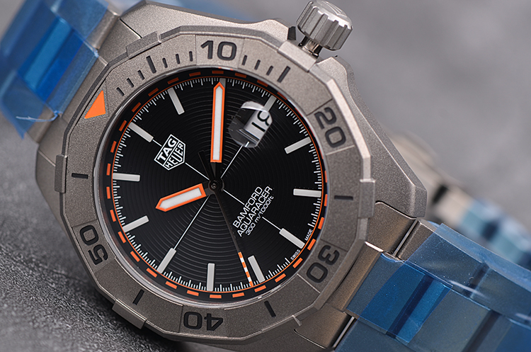 已售出【国行全新】豪雅竞潜Bamford限量版钛合金男表WAY208F.BF0638