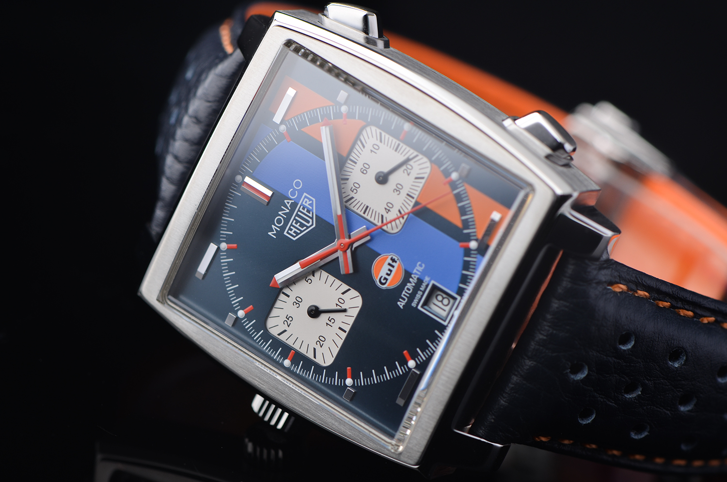 【98新】豪雅摩纳哥方形计时日历左撇子自动男表CAW211R.FC6401