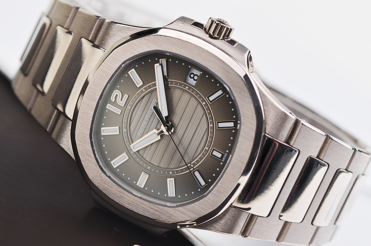 【98新】百达翡丽鹦鹉螺全白金大三针日历石英女表7011/1G-010