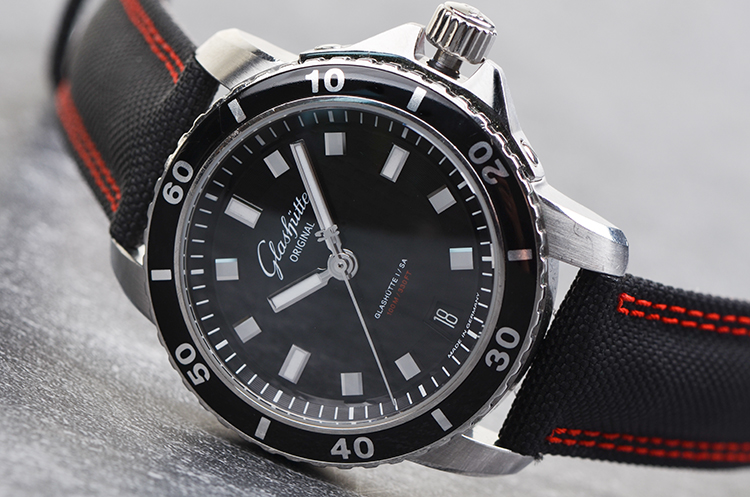 已售出【98新】格拉苏蒂运动系列大三针日历自动男表39-21-06-03-03全套