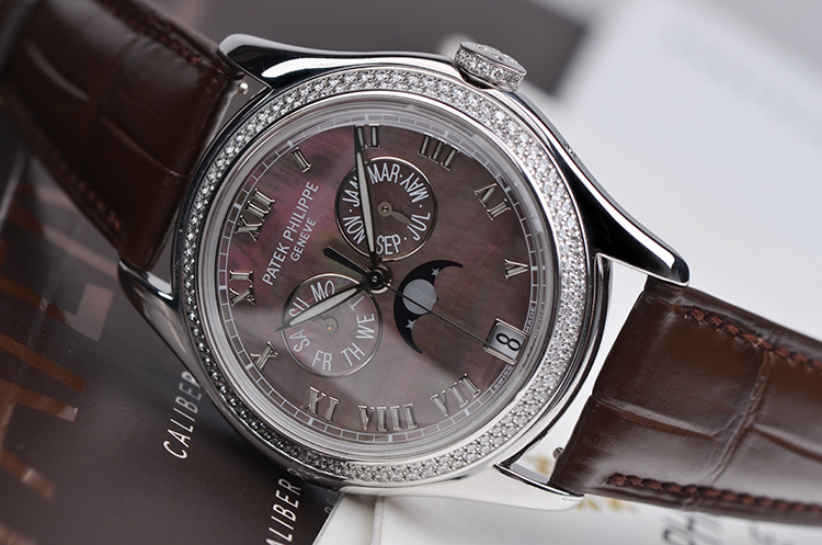 已售出【98新】百达翡丽复杂功能时计白金镶钻贝母面年历自动女表4936G