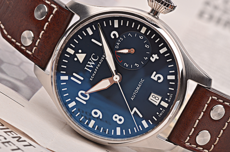 已售出【99新】万国大飞小王子特别版蓝面动显日历7天链男表IW500916