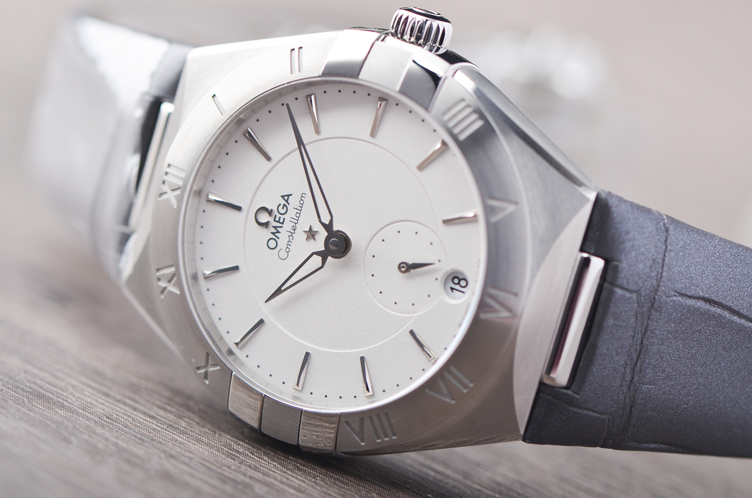 【国行全新】欧米茄星座小三针日历自动女表131.13.34.20.02.001