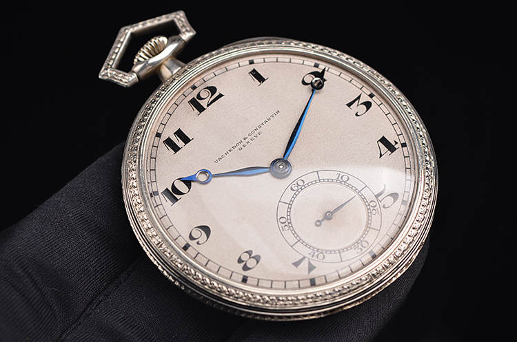 已售出【中古美品】江诗丹顿18K白金雕花三开式小三针手上链怀表