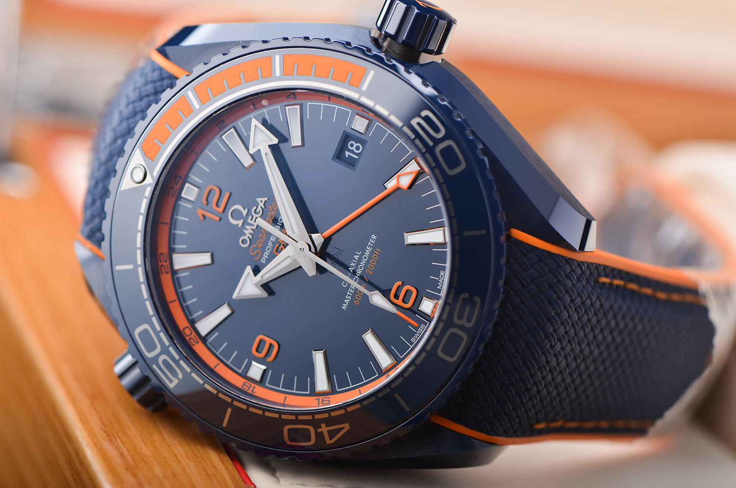 【国行全新】欧米茄宇宙海洋1/4橙自动男表215.92.46.22.03.001