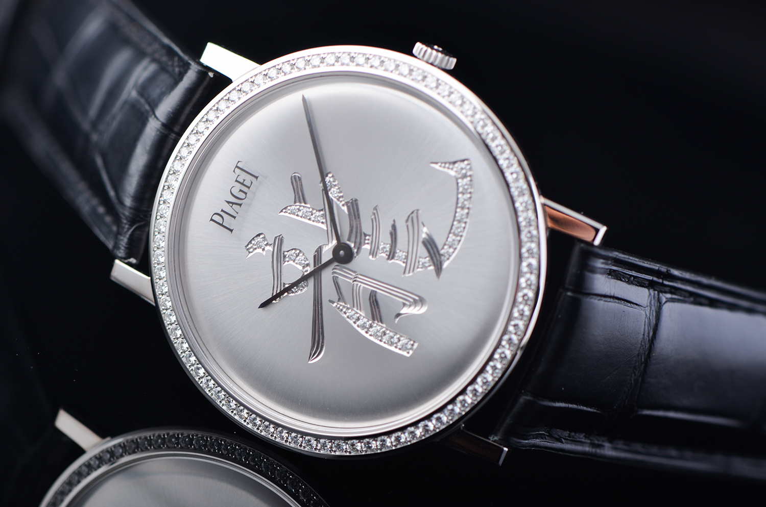 【98新】伯爵龙与凤系列白金镶钻龙字面手上链皮带男表G0A36042