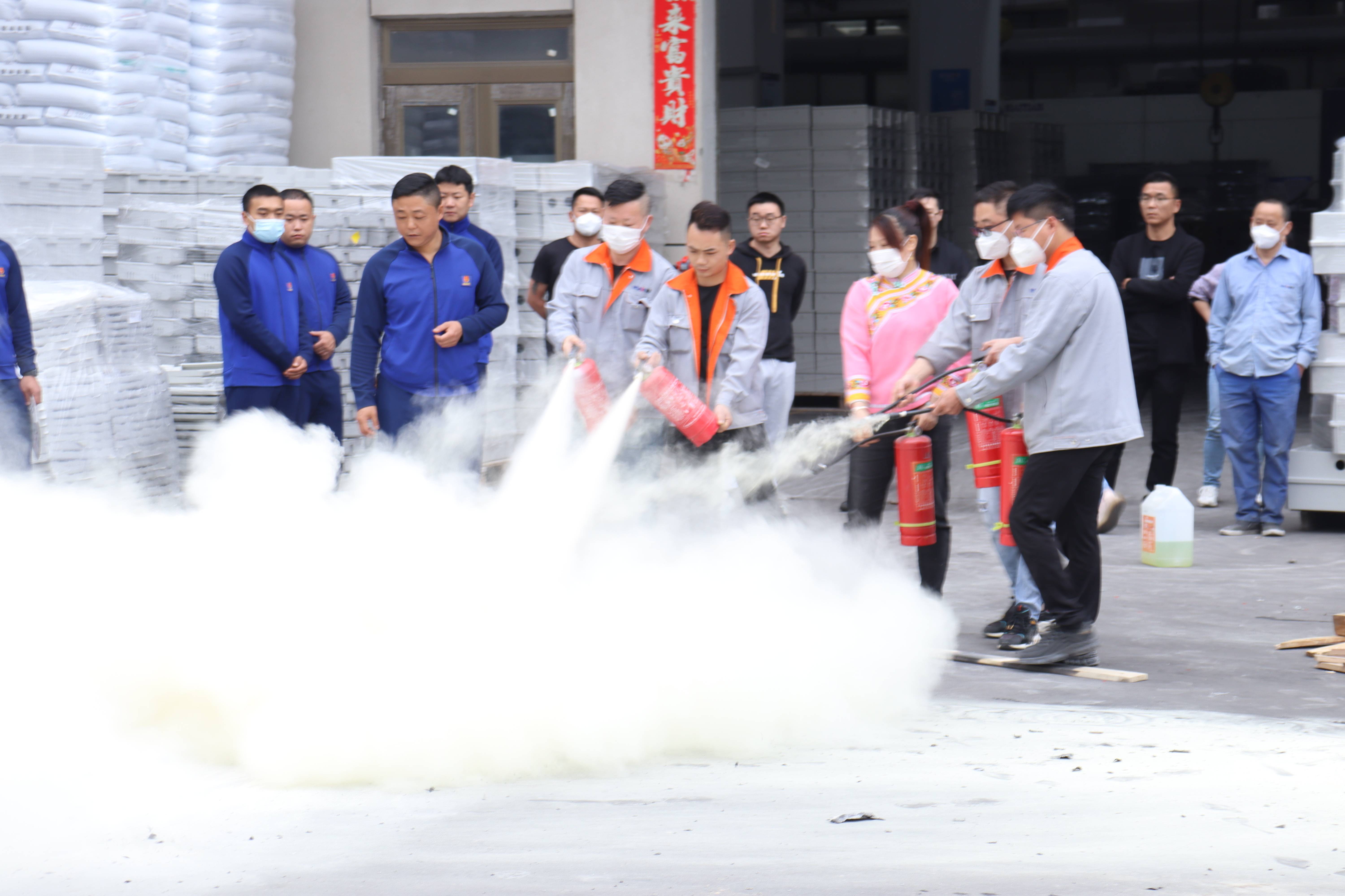 万沙举行消防演习 筑牢安全“防火墙”