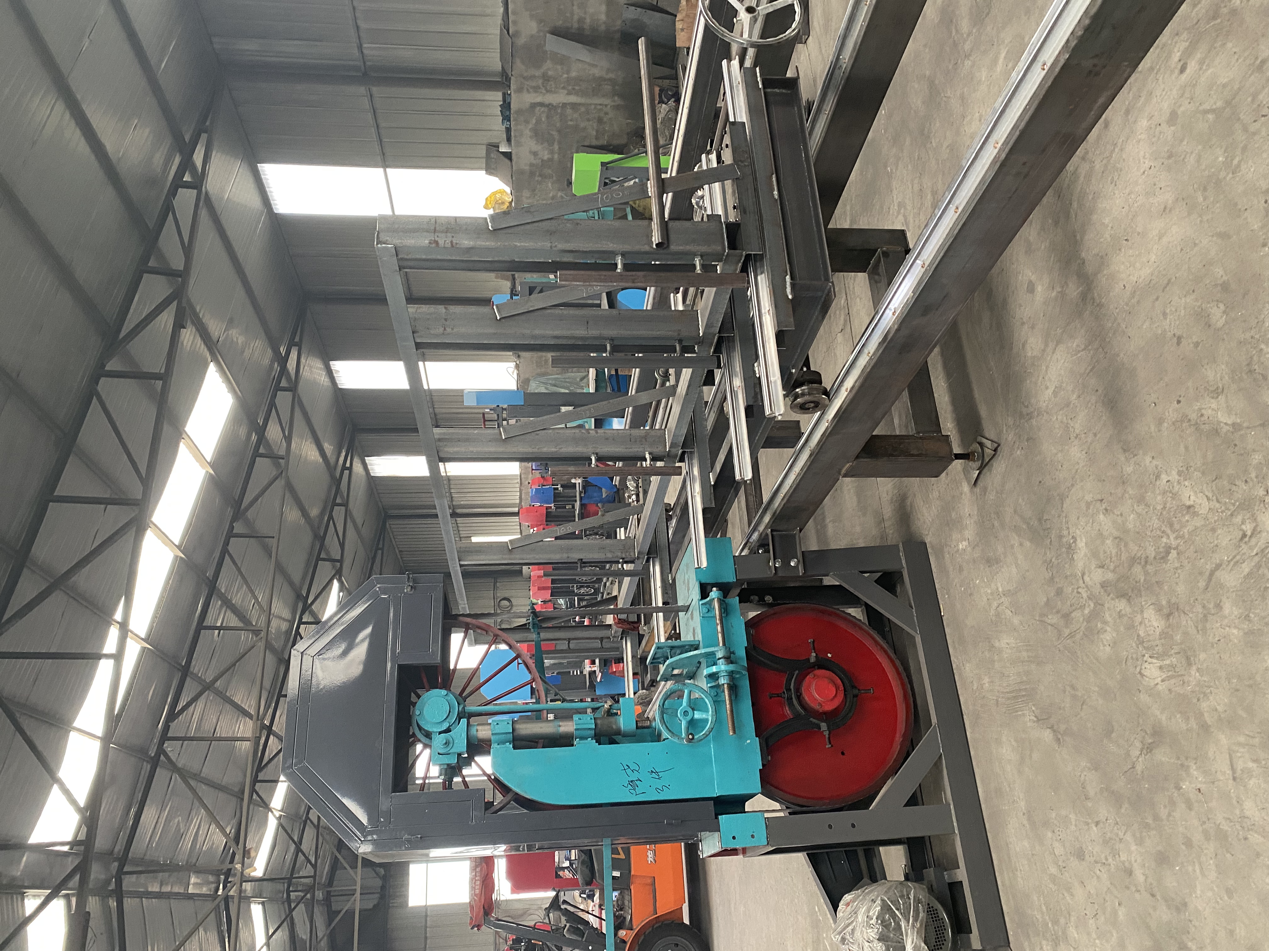 Heavy duty band saw machine