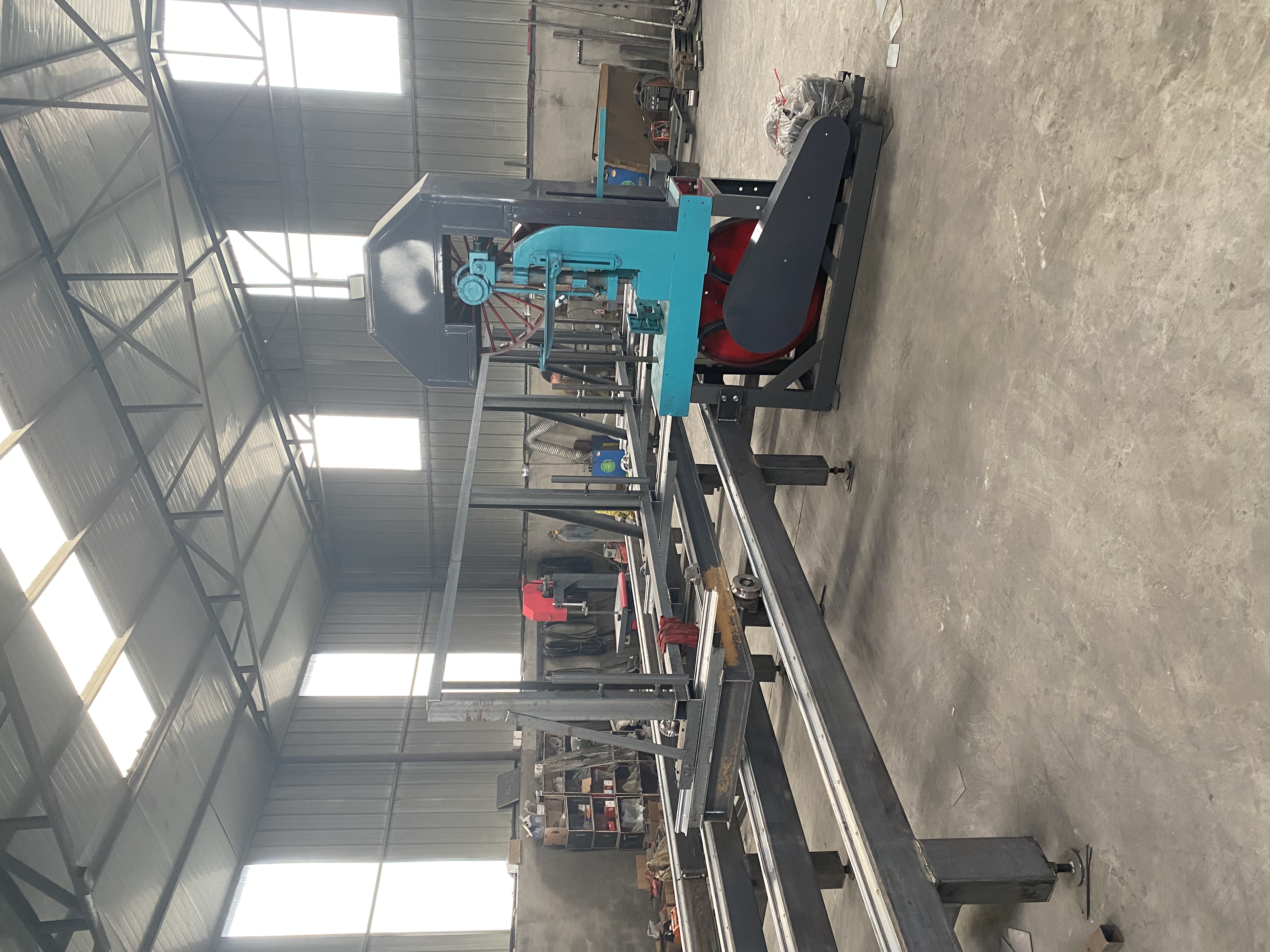 Heavy duty band saw track trolley