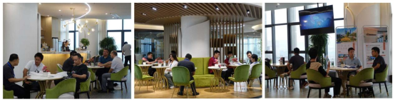 与一众来宾进行畅聊AI技术