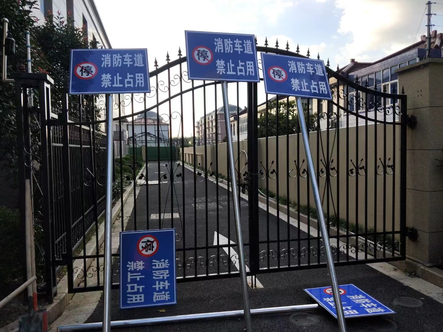 消防路牌安装