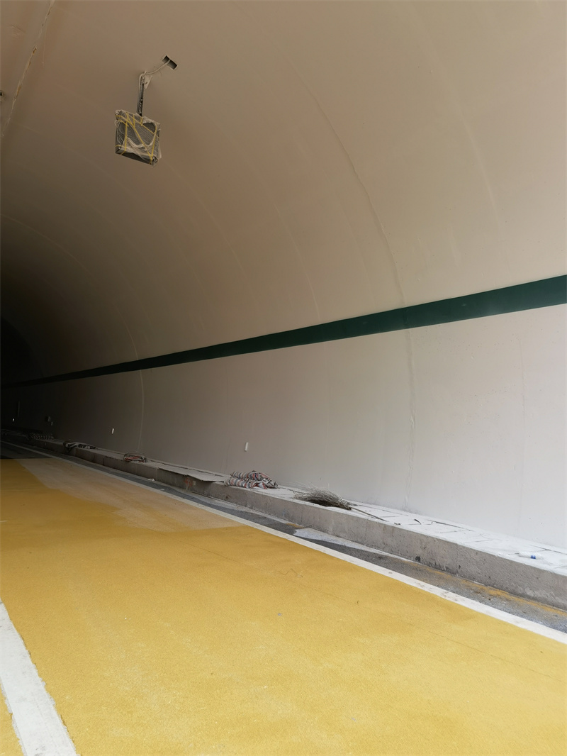 隧道无机涂料施工现场