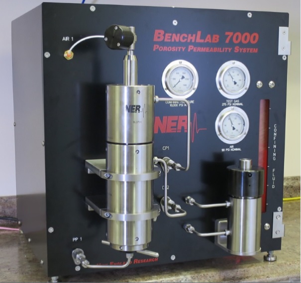 <p>
	BenchLab7000岩石物性综合测试系统
</p>