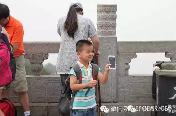 给家人拍完照片 给家人拍完照片