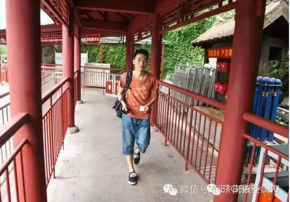 要坐索道赶赴下一个景点 要坐索道赶赴下一个景点