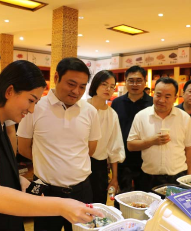区委书记周霄一行到公司视察指导工作