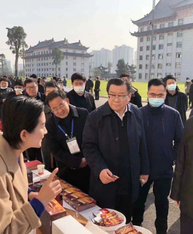 时任市委书记杜延安调研公司产品