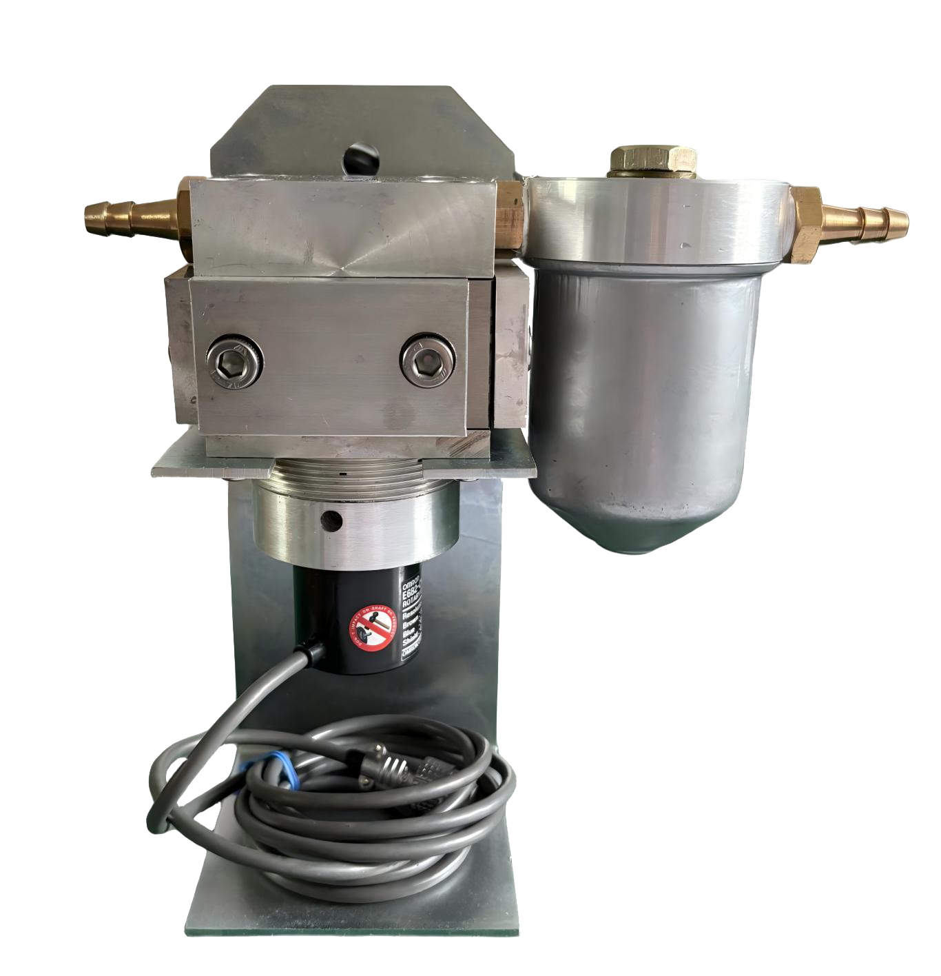 2025年11月，本公司与江苏省农业机械试验鉴定站签订油耗传感器购销合同，该站购买四活塞联动式油耗传感器1台，测量精度：±0.5%。