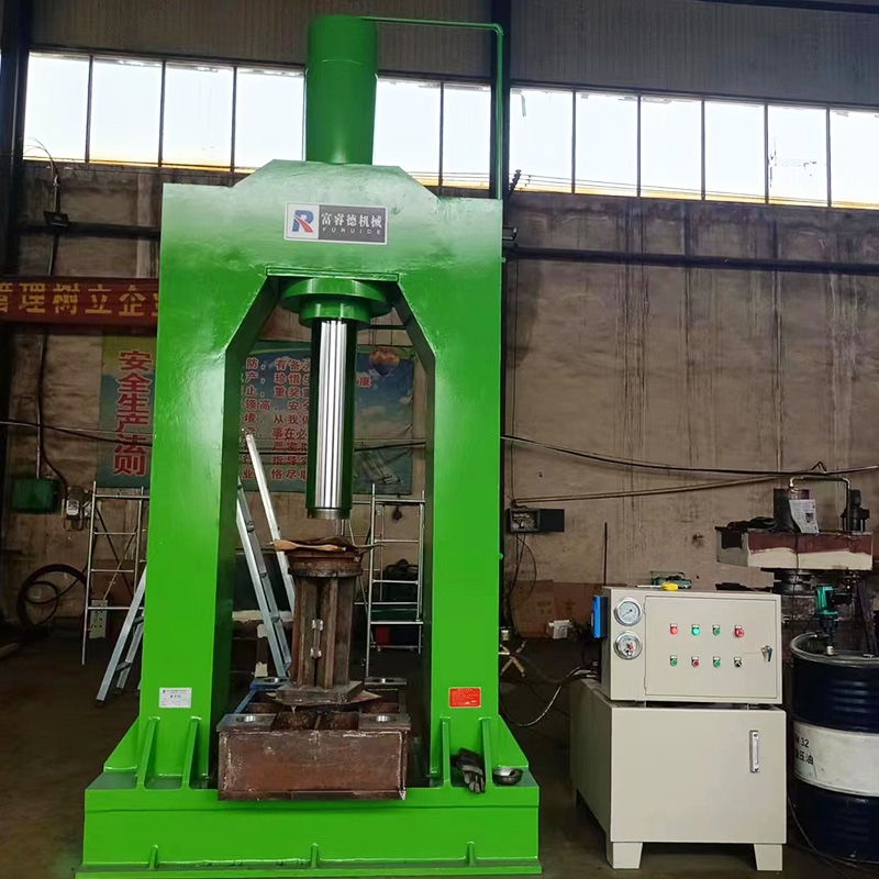 100吨龙门液压机