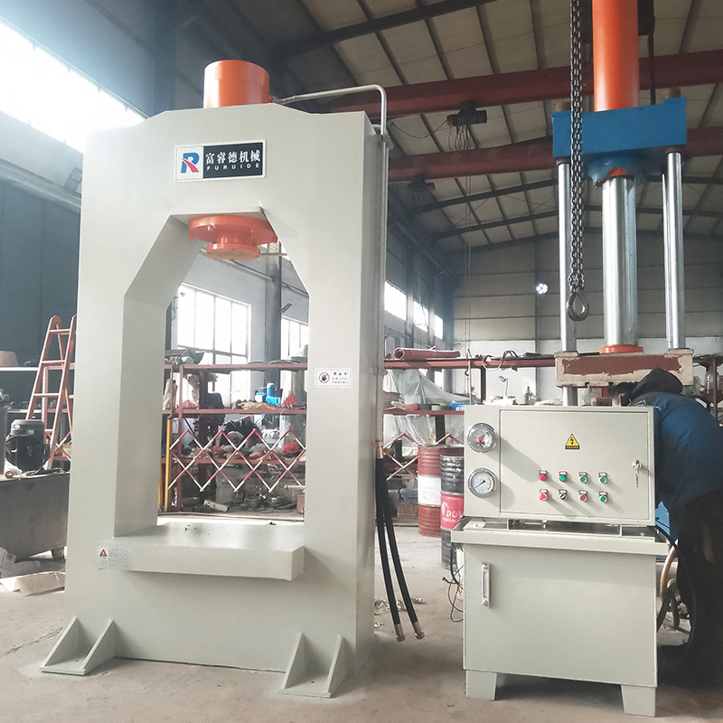 150吨龙门液压机