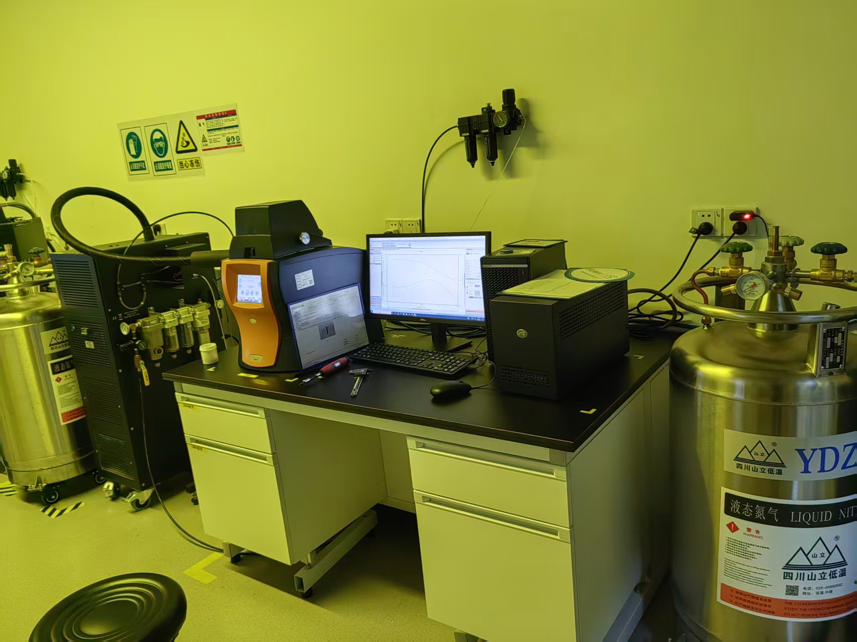 是否需要提前对设备进行断电或特殊处理？