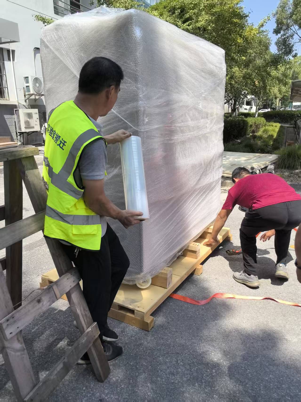 实验室化学品和生物样本的搬迁有哪些法规要求？