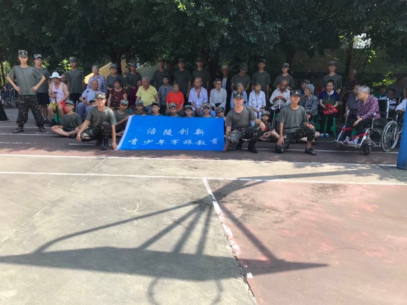 敬老院感恩教育