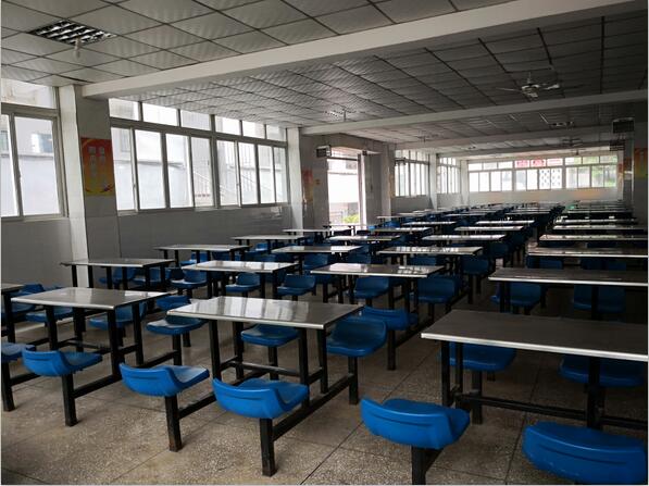 学校食堂