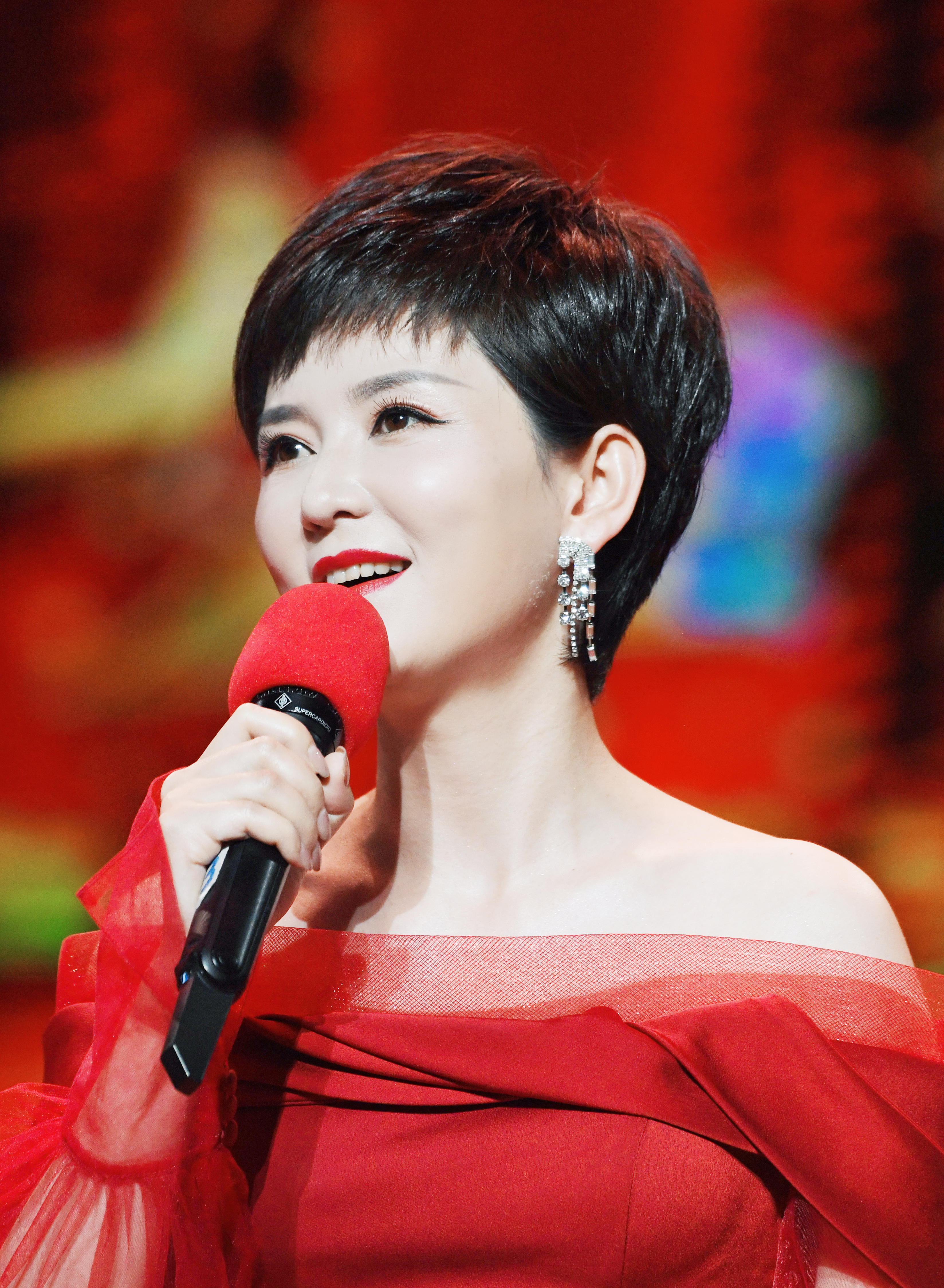 以话筒为舟见证高原的成长与荣光 ——青海广播电视台主持人李璟娅专访实录