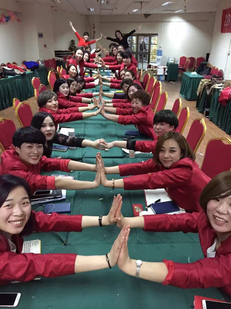 <span>天津职业装定制</span><span>客户展示</span>