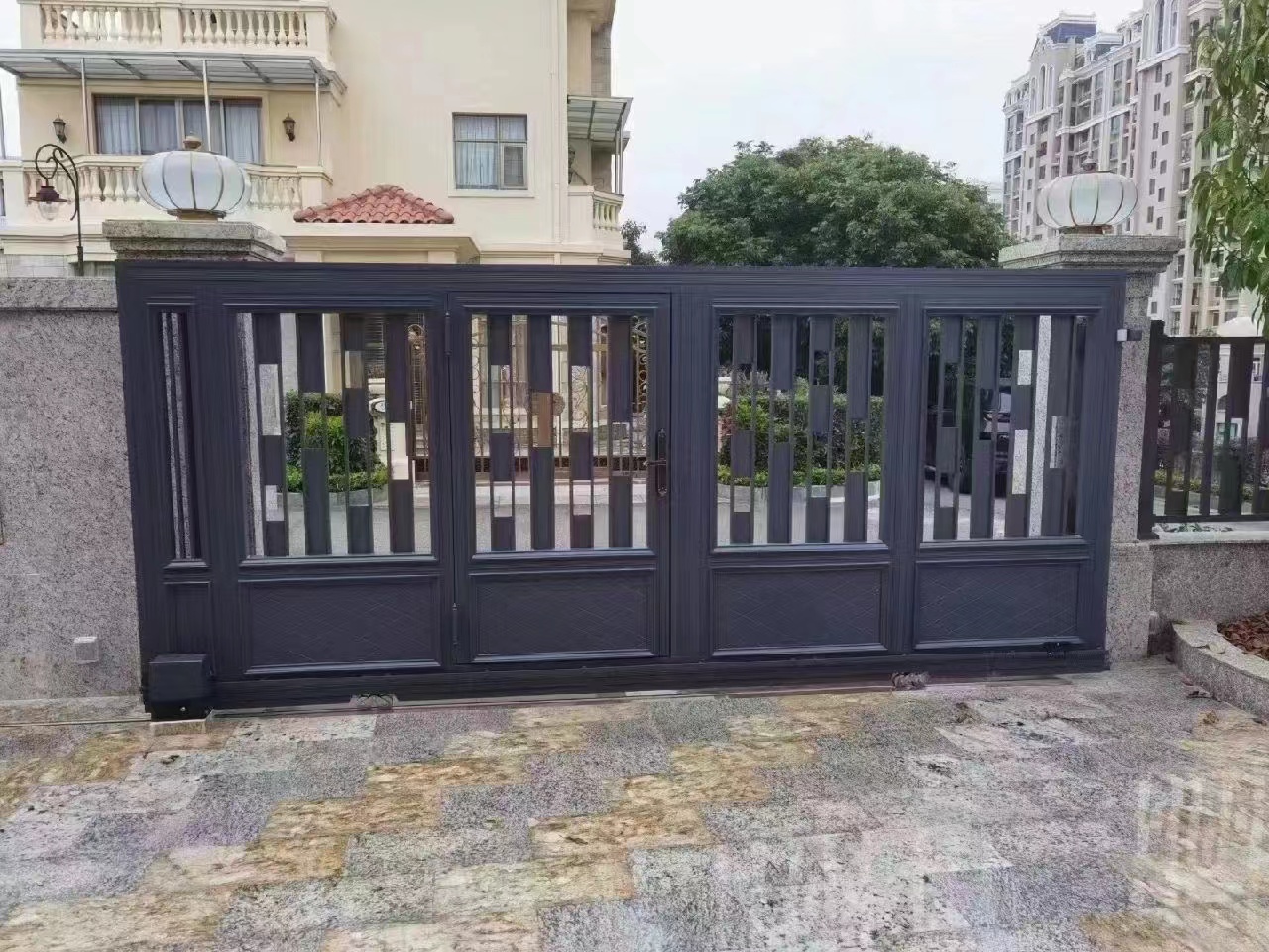铝艺造型中式平移门