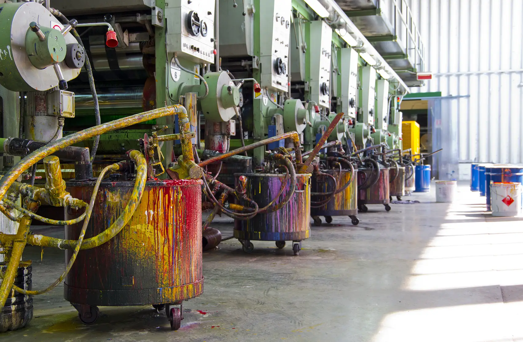 看不见的守护者：在线监测如何为涂料行业“调”出安全与品质 