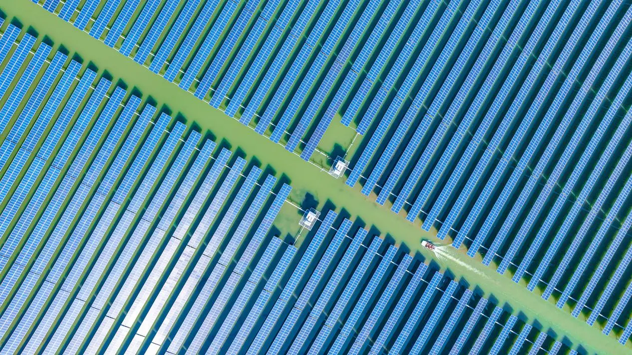 汇流箱、配电柜和箱变「主动汇报」：在线监测如何重塑光伏电站运维？