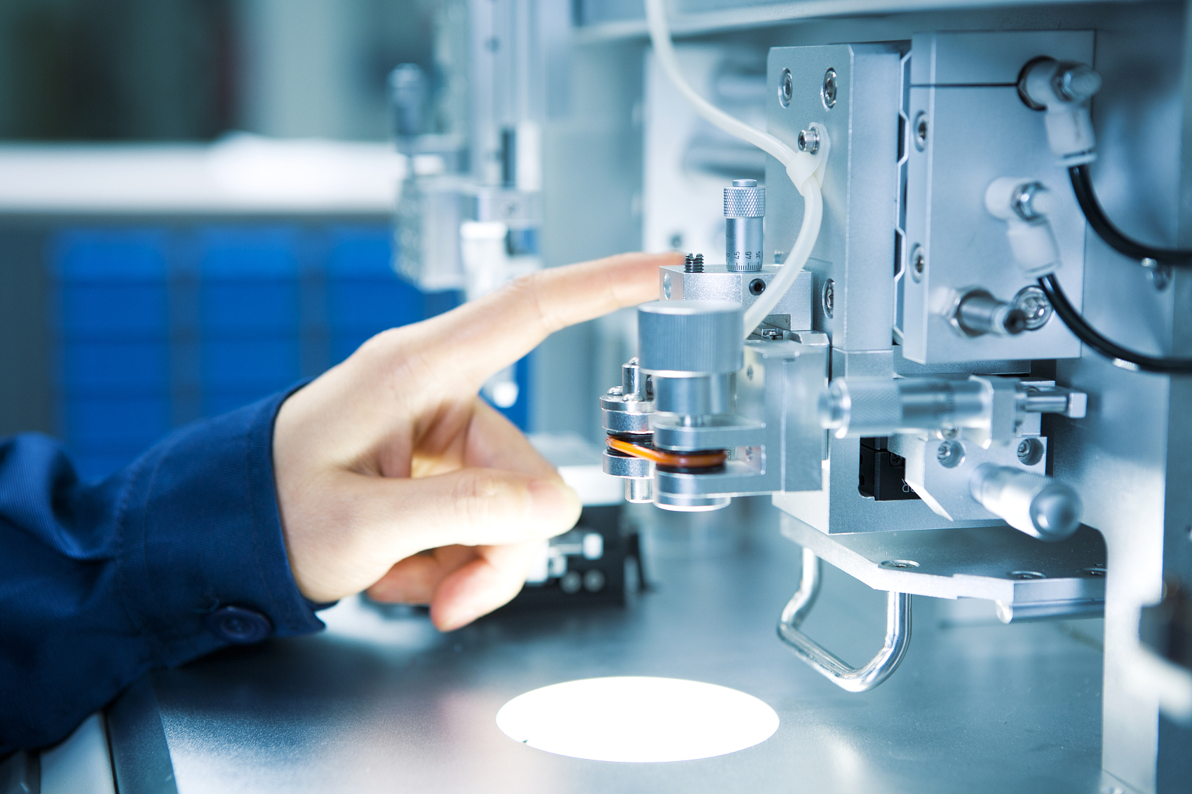 无线测温传感器：电力设备安全监测的关键技术与应用