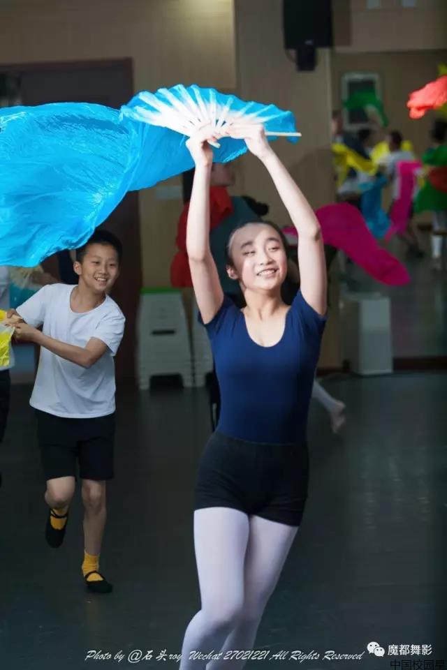 让中学生感受舞蹈的美，舞蹈家黄豆豆走进校园