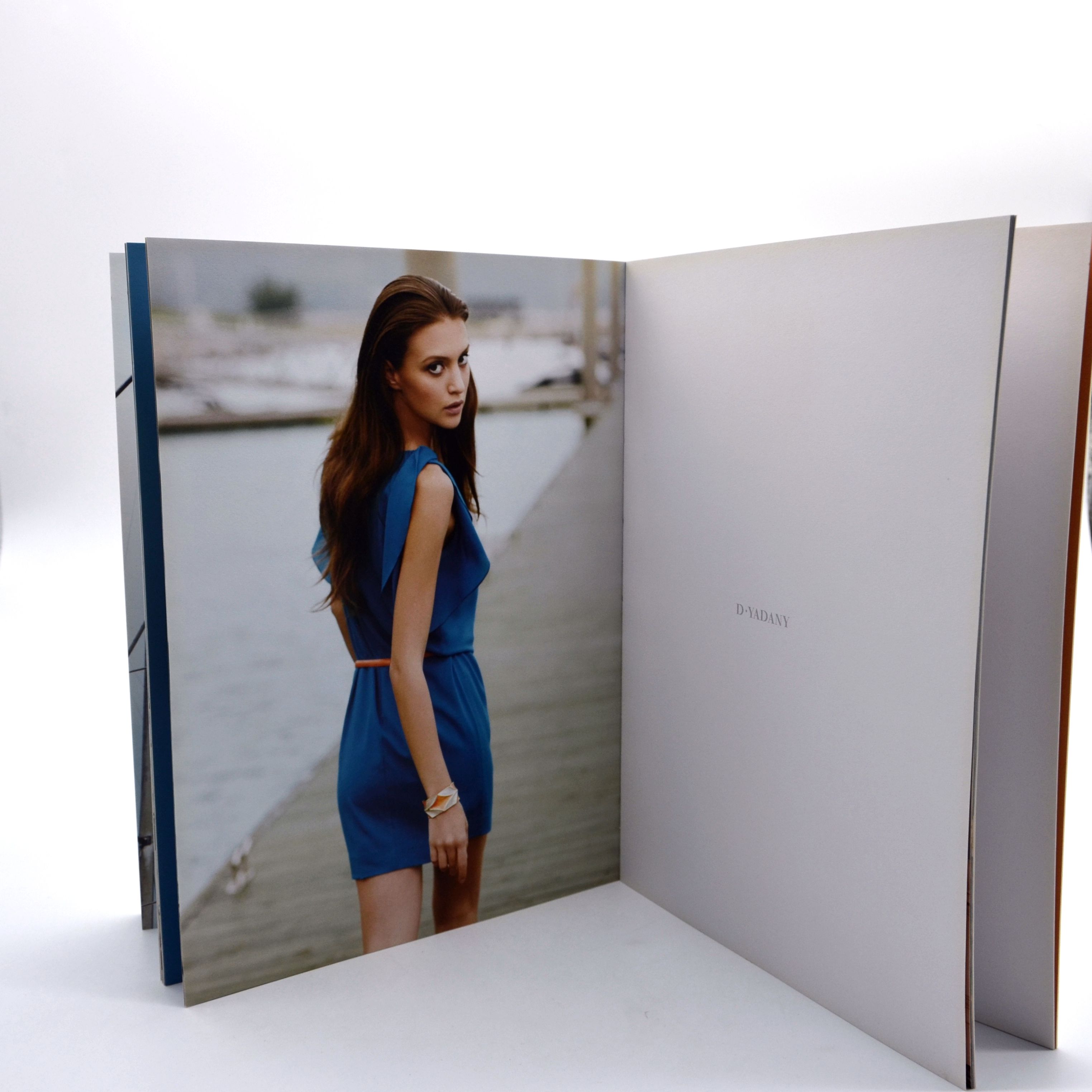 企業公司的畫冊圖片