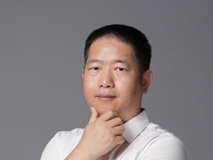 时代面孔 | 曾亢：立德树人的践行者，赤子情怀的燃灯人