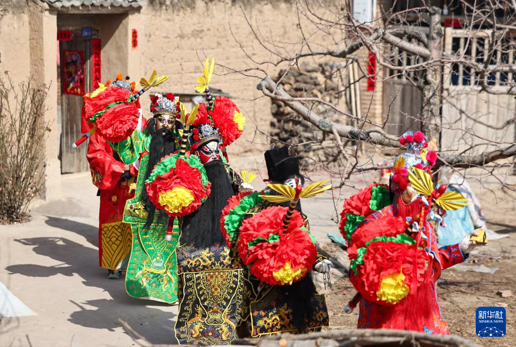 黄土高坡闹社火