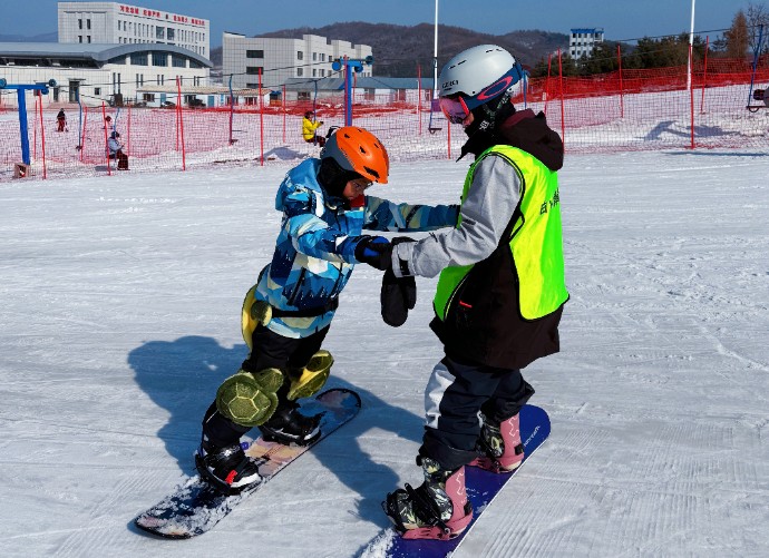 小城雪场的“守雪人”