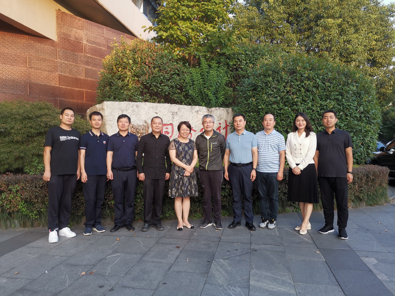 西安嘉博教育科技有限公司总经理徐伟青诚邀高陵区政府代表团到上海产教园区-长阳创谷考察