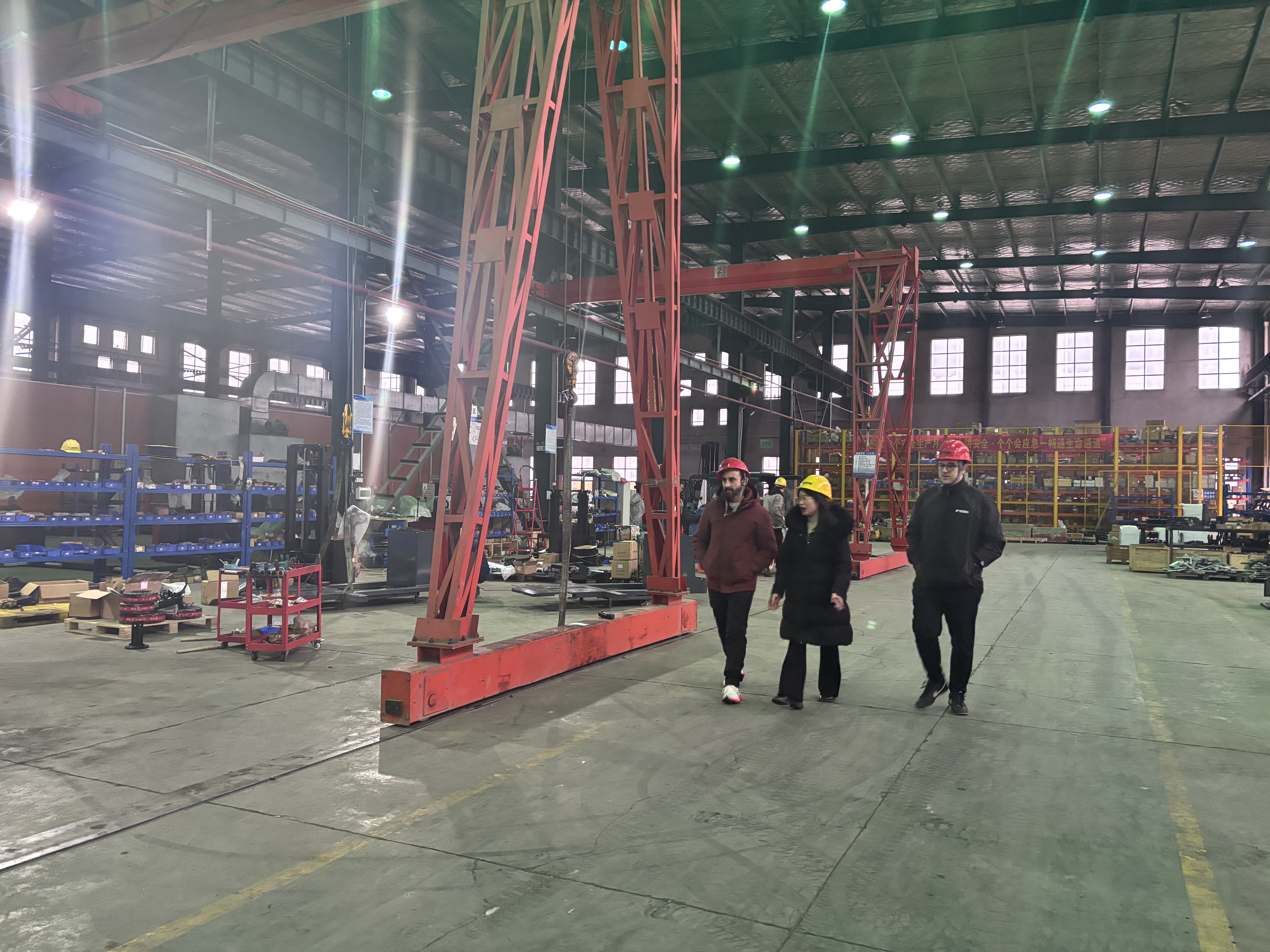 西班牙客户到永捷力工厂参观试车