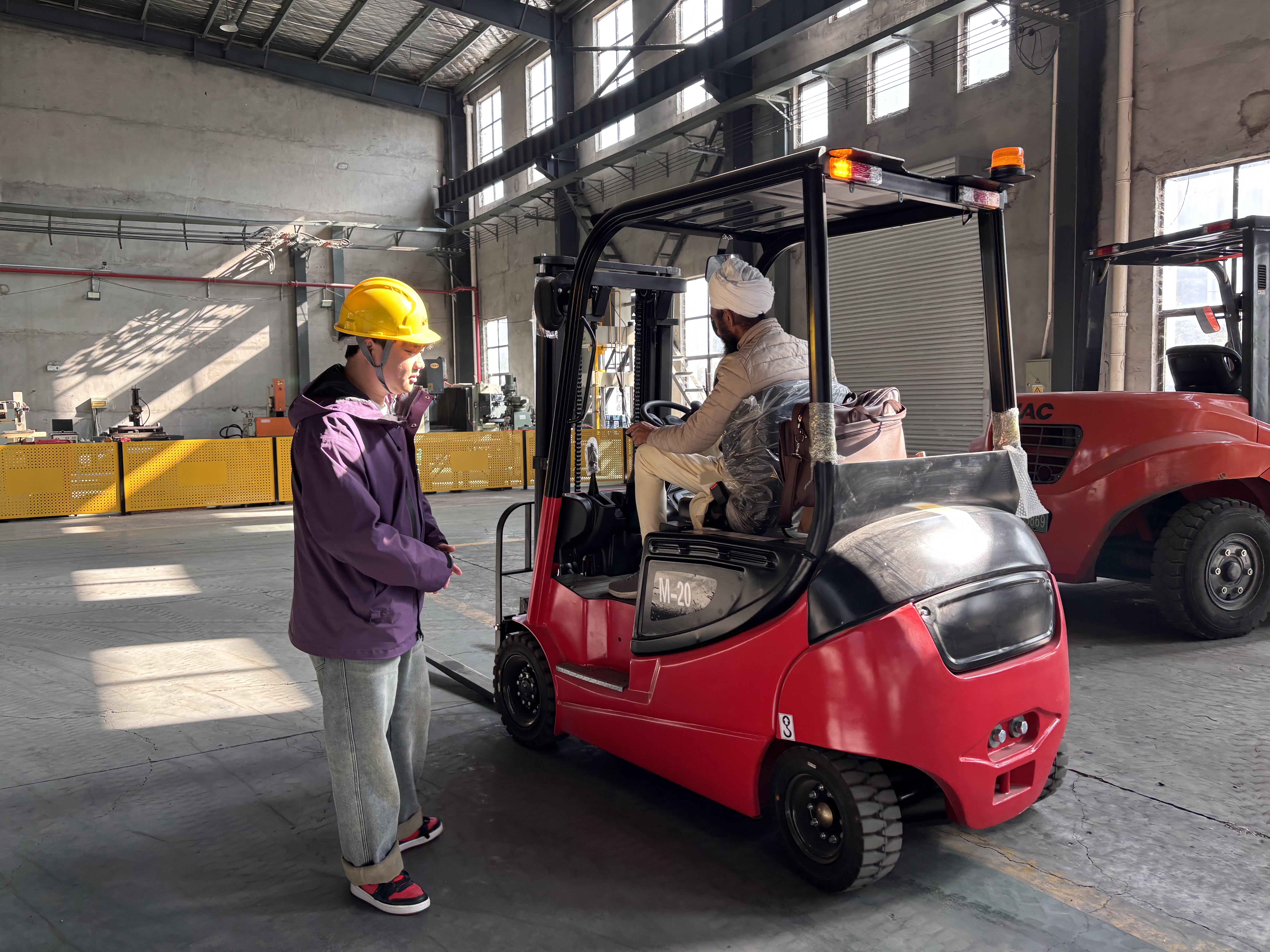 印度客户到永捷力参观试车