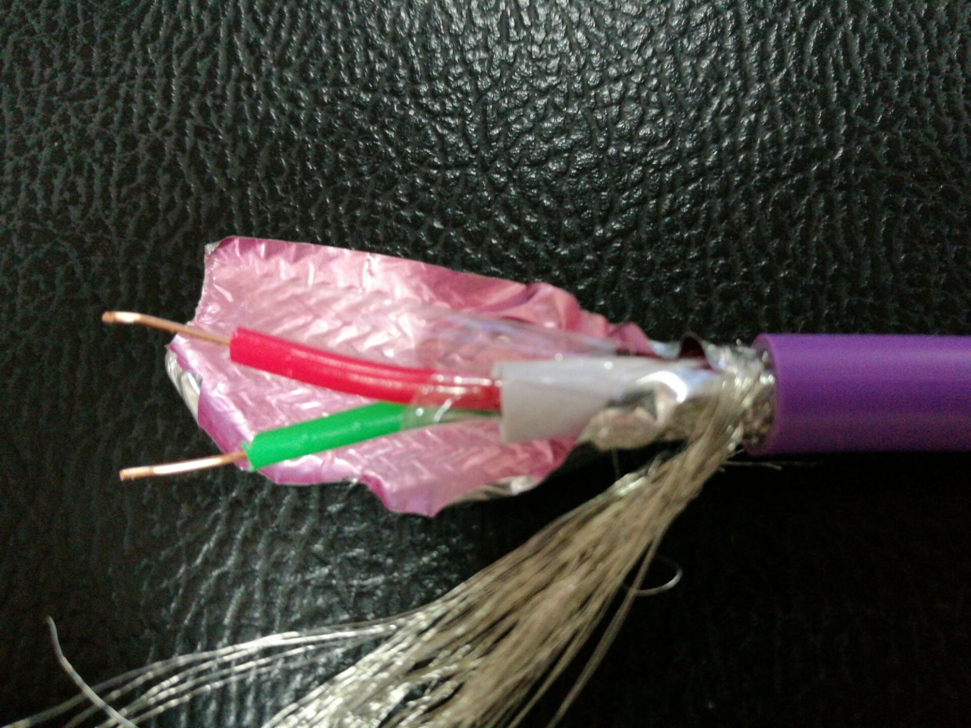 美国百通Belden PROFIBUS-DP 1X2X0,64（22AWG）双绞线屏蔽电缆 2芯紫色