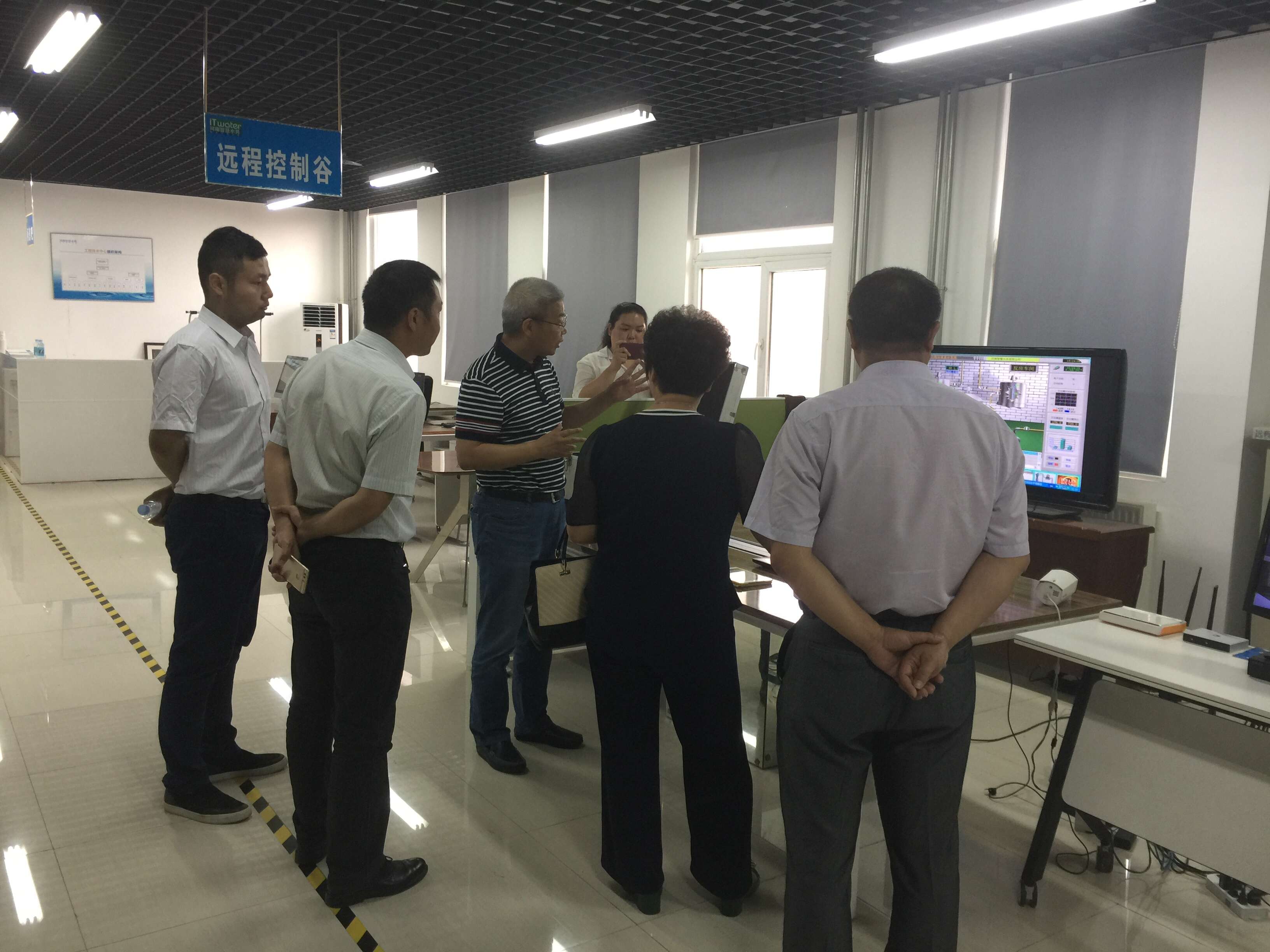 新疆哈密市科技局长一行莅临河南智慧水务实地考察