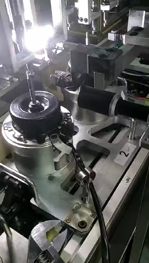 视觉系统-电机-装卡扣视觉引导