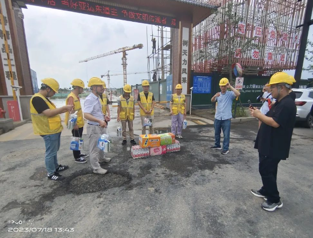 【简讯】防暑降温正当时｜凯发k8·中国官方网站咨询情系一线送清凉